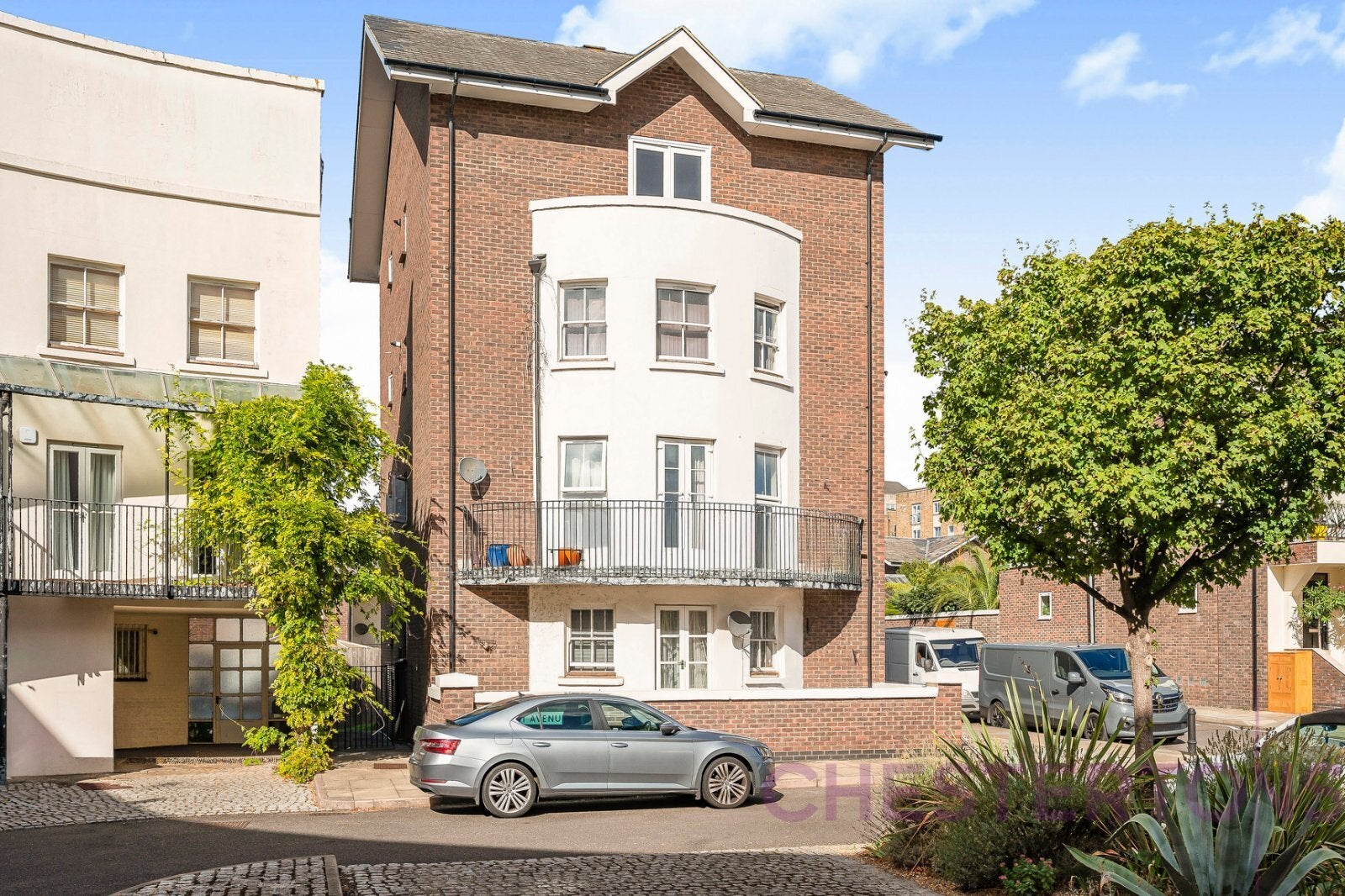 Flat Saunders Ness Road in Greater London