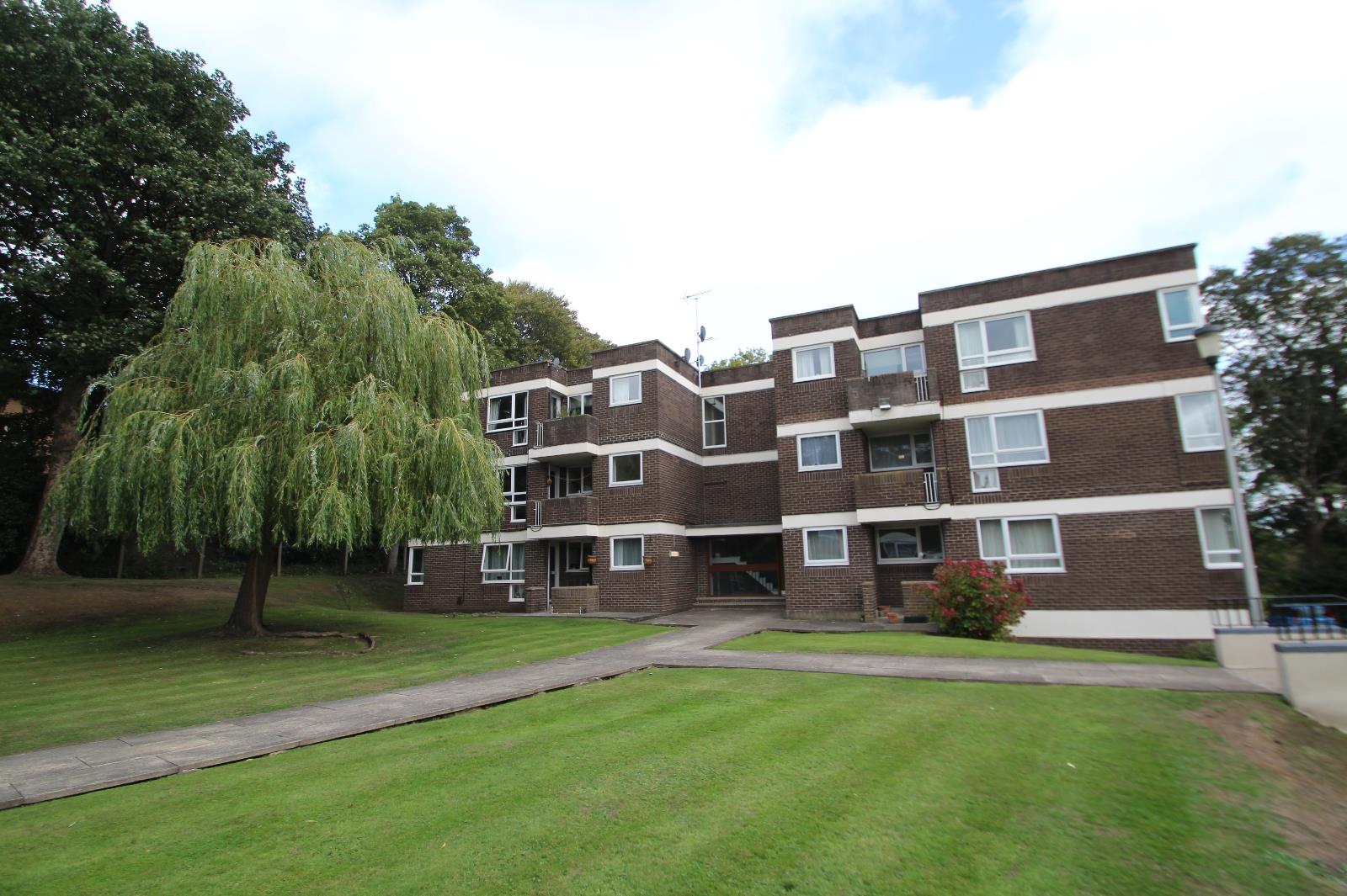 Flat Newton Garth in Leeds
