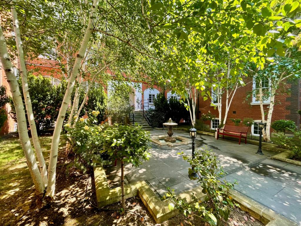 Flat Fulham Palace Road in Greater London