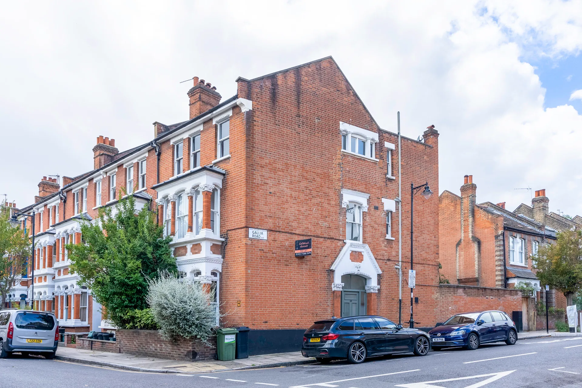 Flat Corsica Street in Greater London