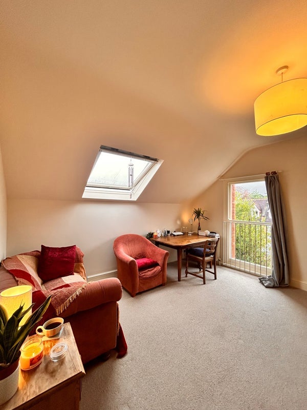 Room Hillersdon Avenue in Greater London