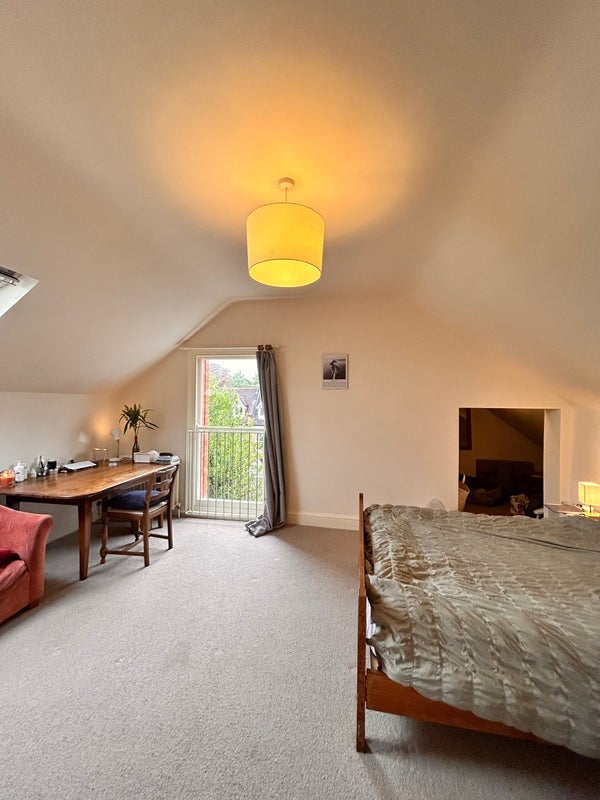 Room Hillersdon Avenue in Greater London