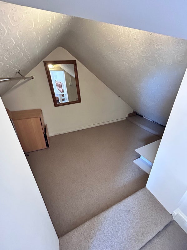Room Hillersdon Avenue in Greater London