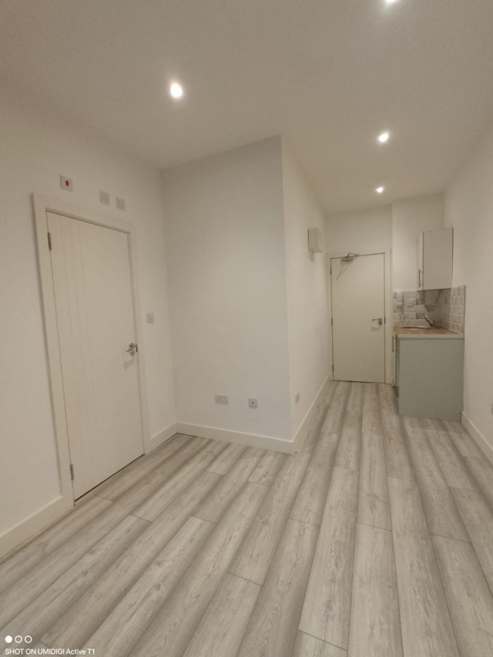 Room Arragon Gardens in Greater London