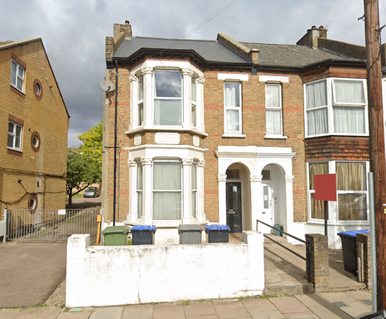 Flat Tubbs Road in Greater London