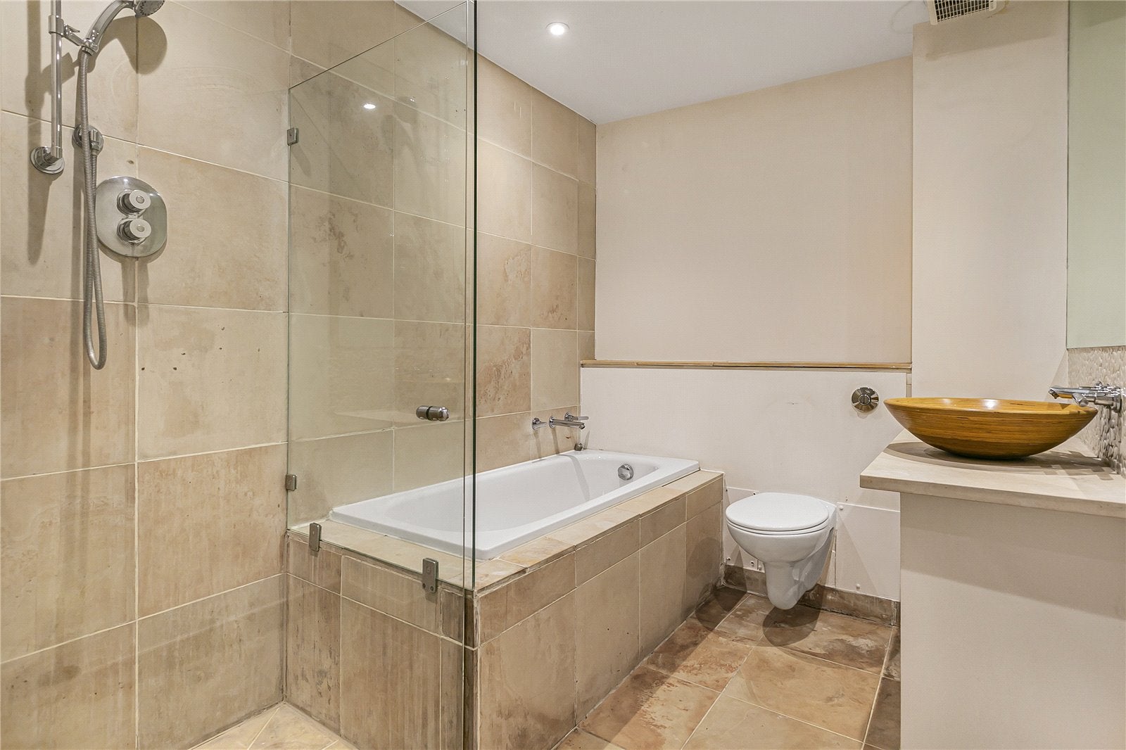 Flat Long Lane in Greater London
