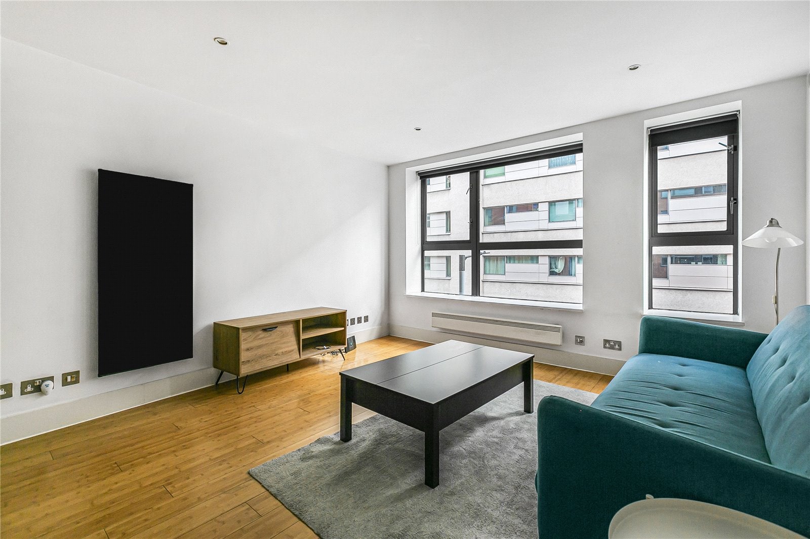 Flat Long Lane in Greater London