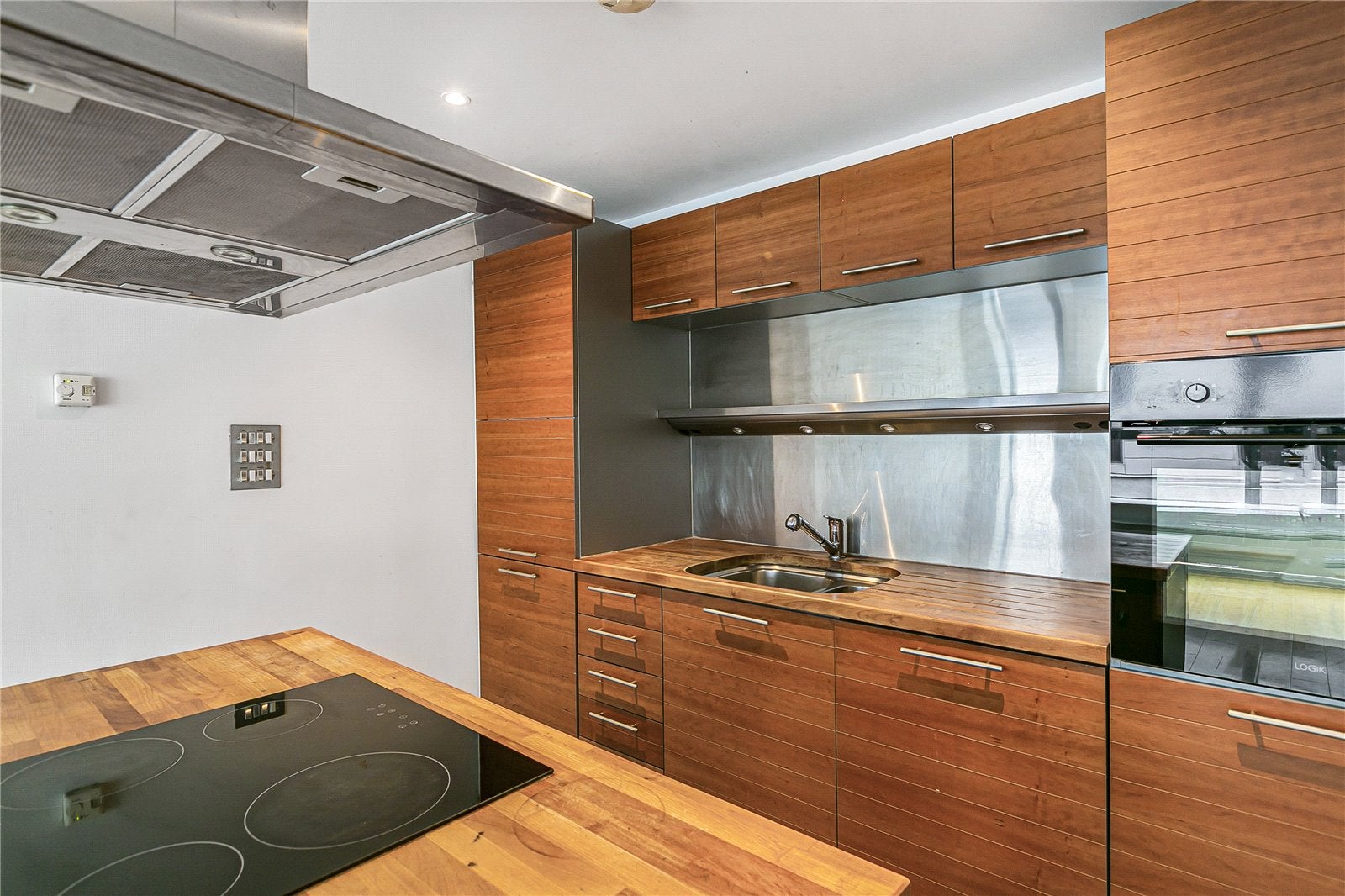Flat Long Lane in Greater London