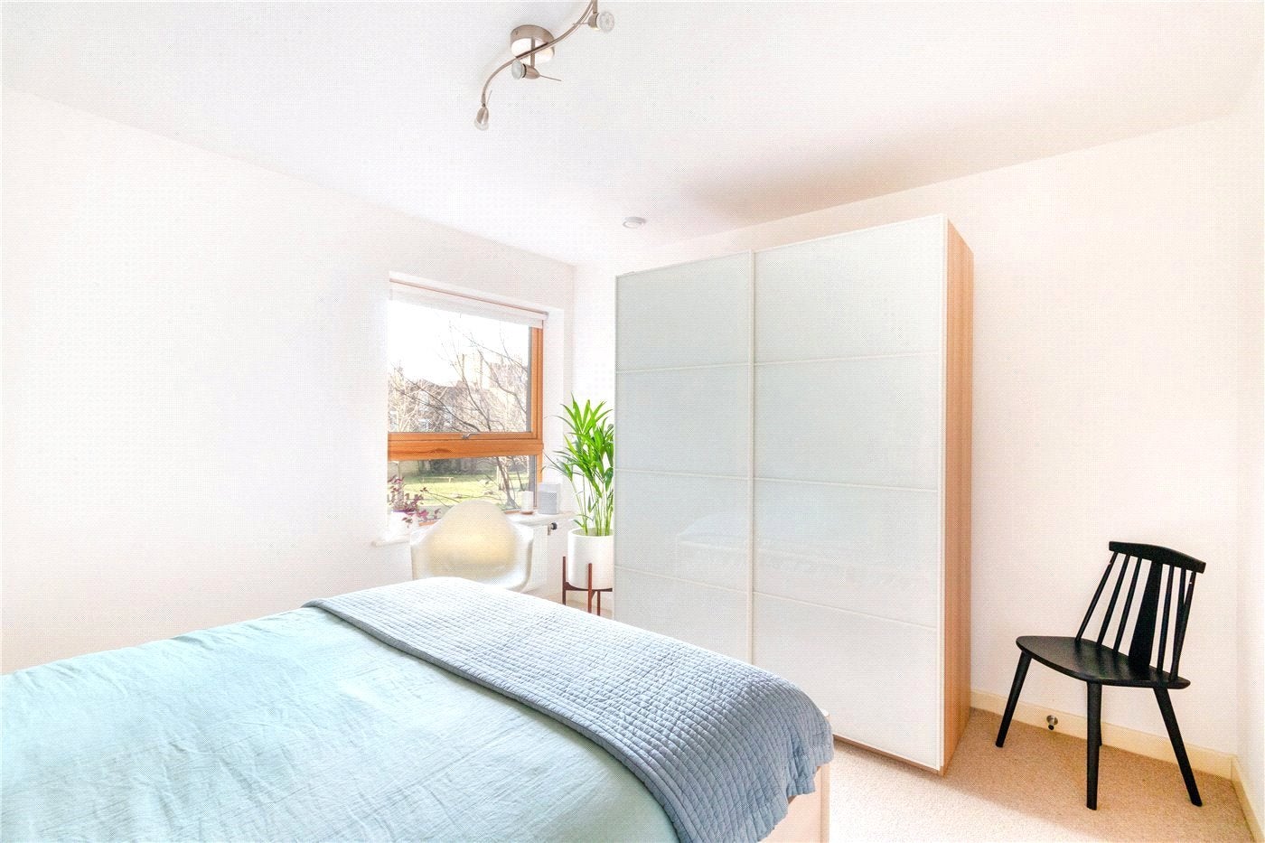 Flat Heathfield Court in Greater London