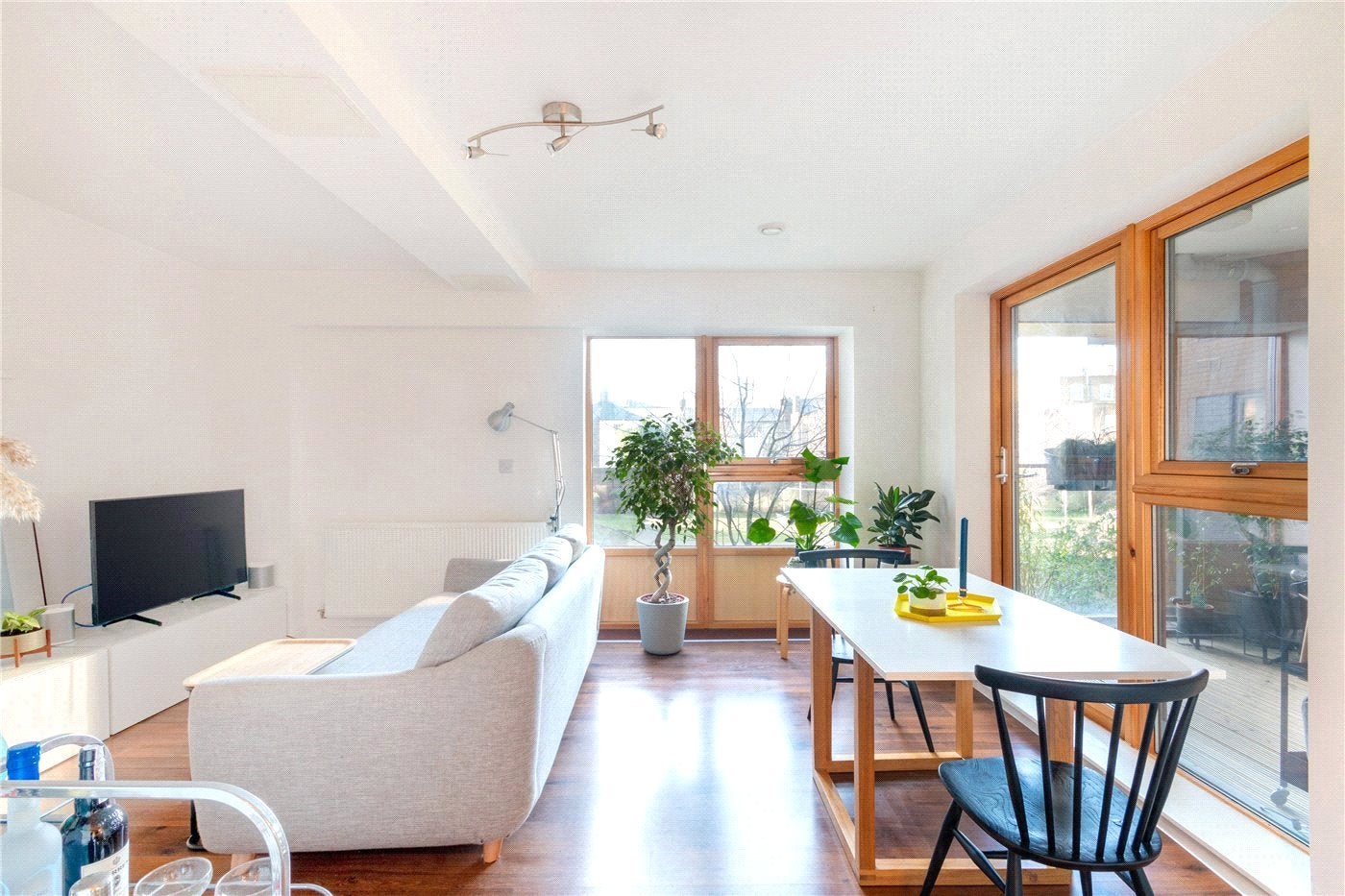 Flat Heathfield Court in Greater London