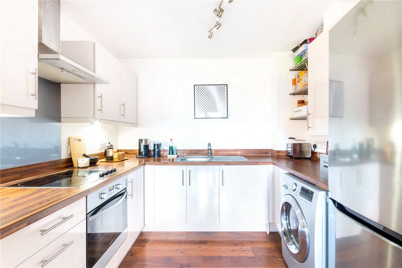 Flat Heathfield Court in Greater London