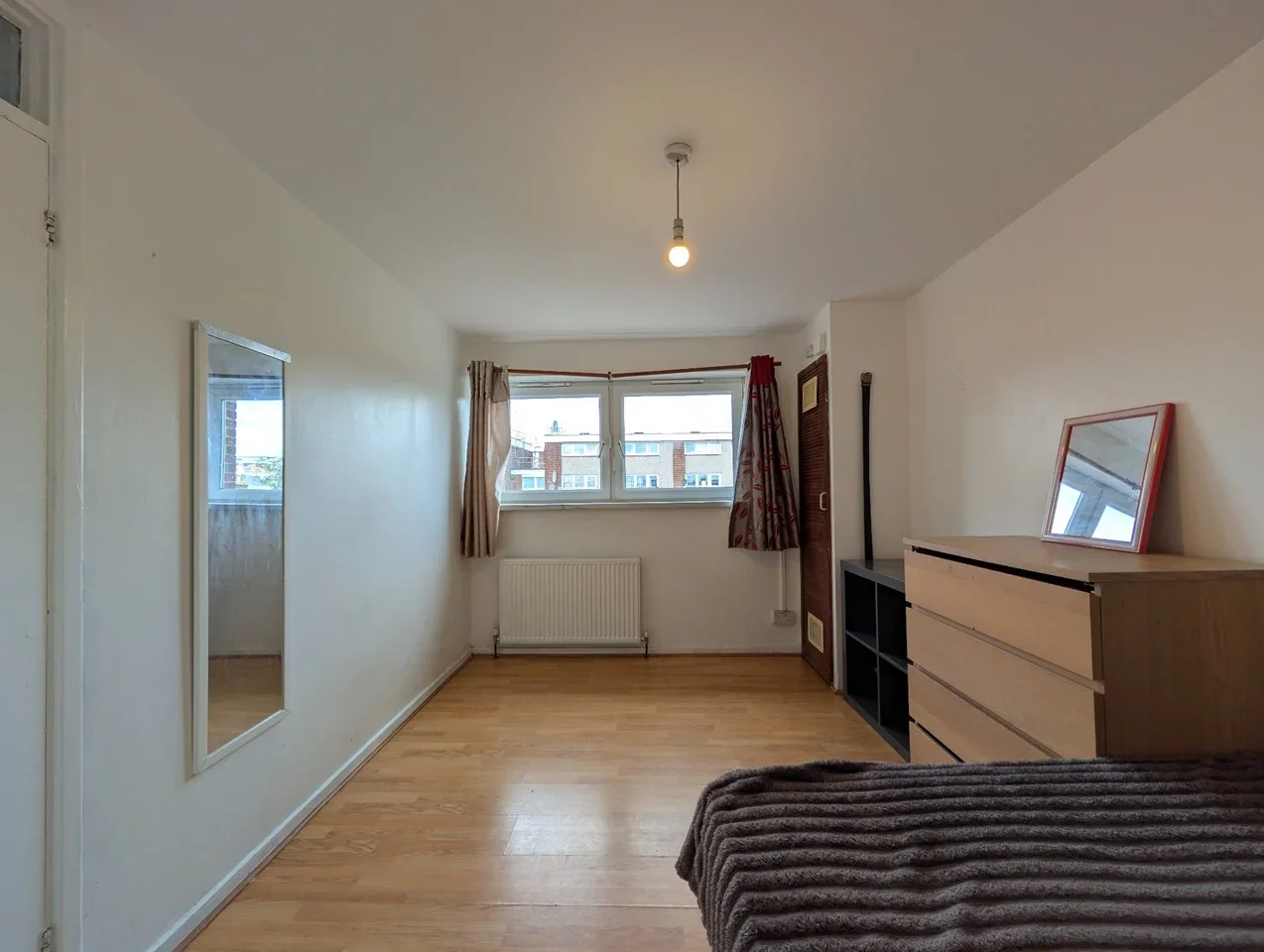 Flat Victoria Road in Greater London