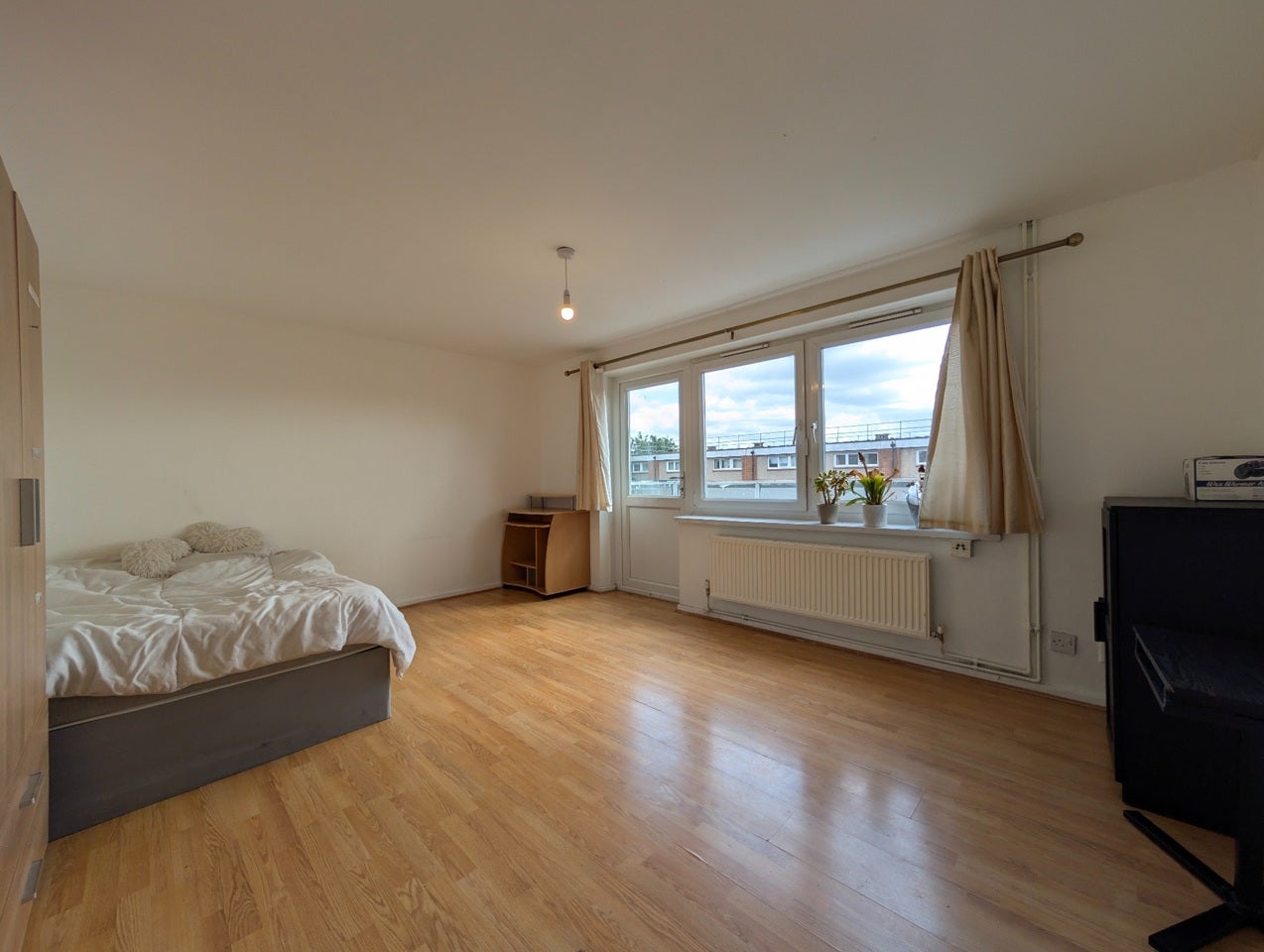 Flat Victoria Road in Greater London