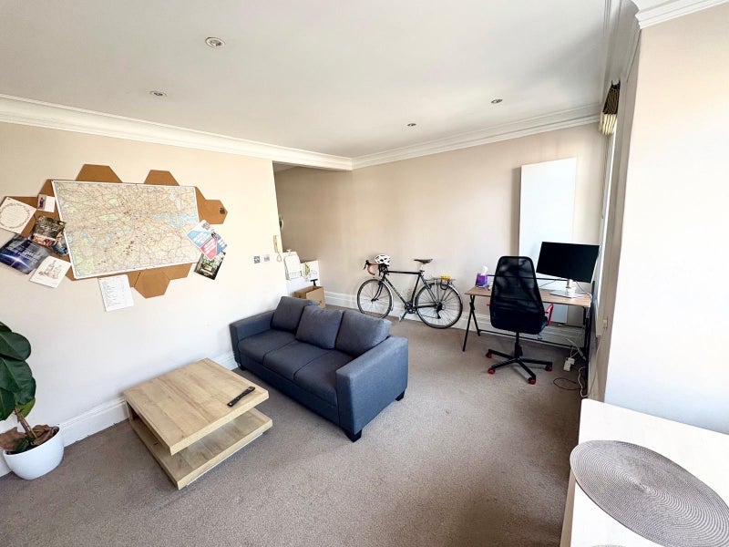 Room Honeybrook Road in Greater London