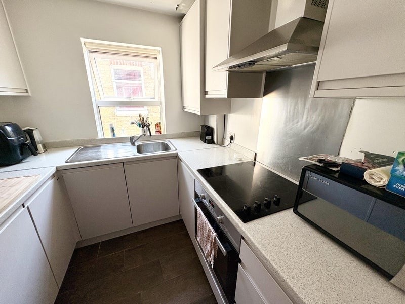 Room Honeybrook Road in Greater London