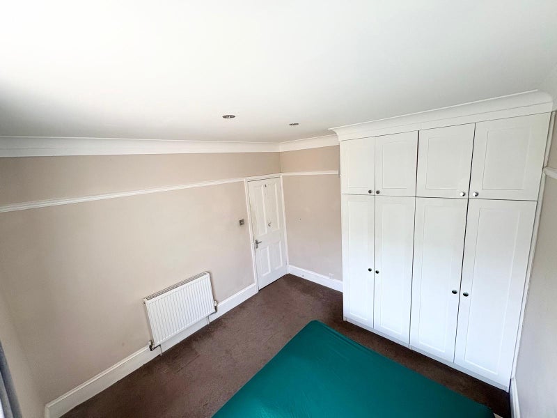 Room Honeybrook Road in Greater London