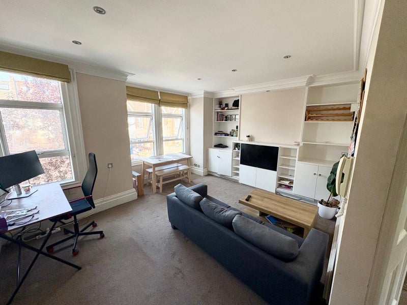 Room Honeybrook Road in Greater London