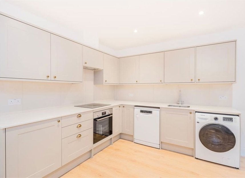 Flat Conway Street in Greater London