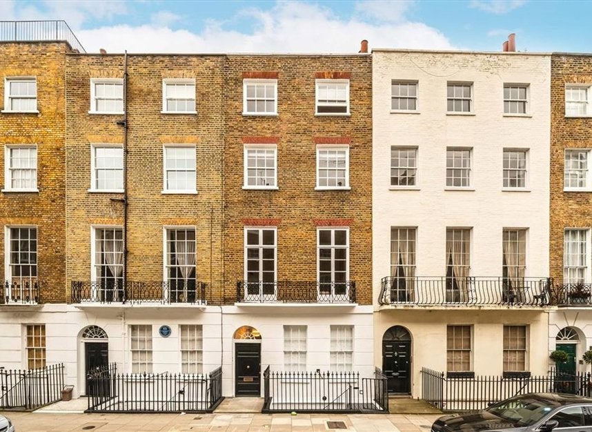 Flat Conway Street in Greater London