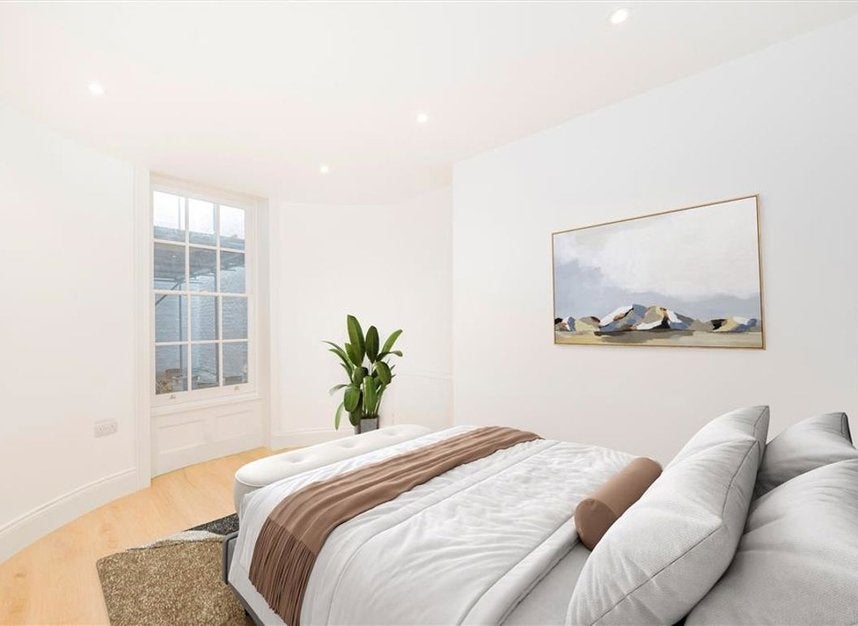 Flat Conway Street in Greater London