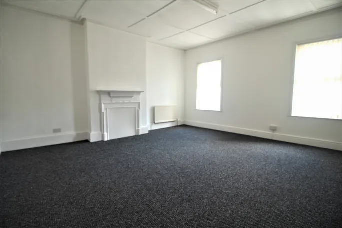 Flat Greenhill Way in Greater London