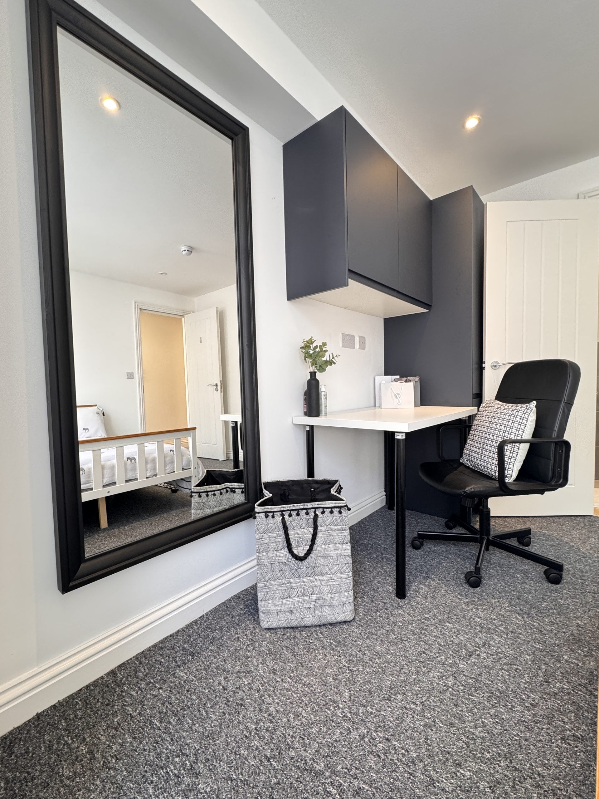 Room Hudson Road in Portsmouth