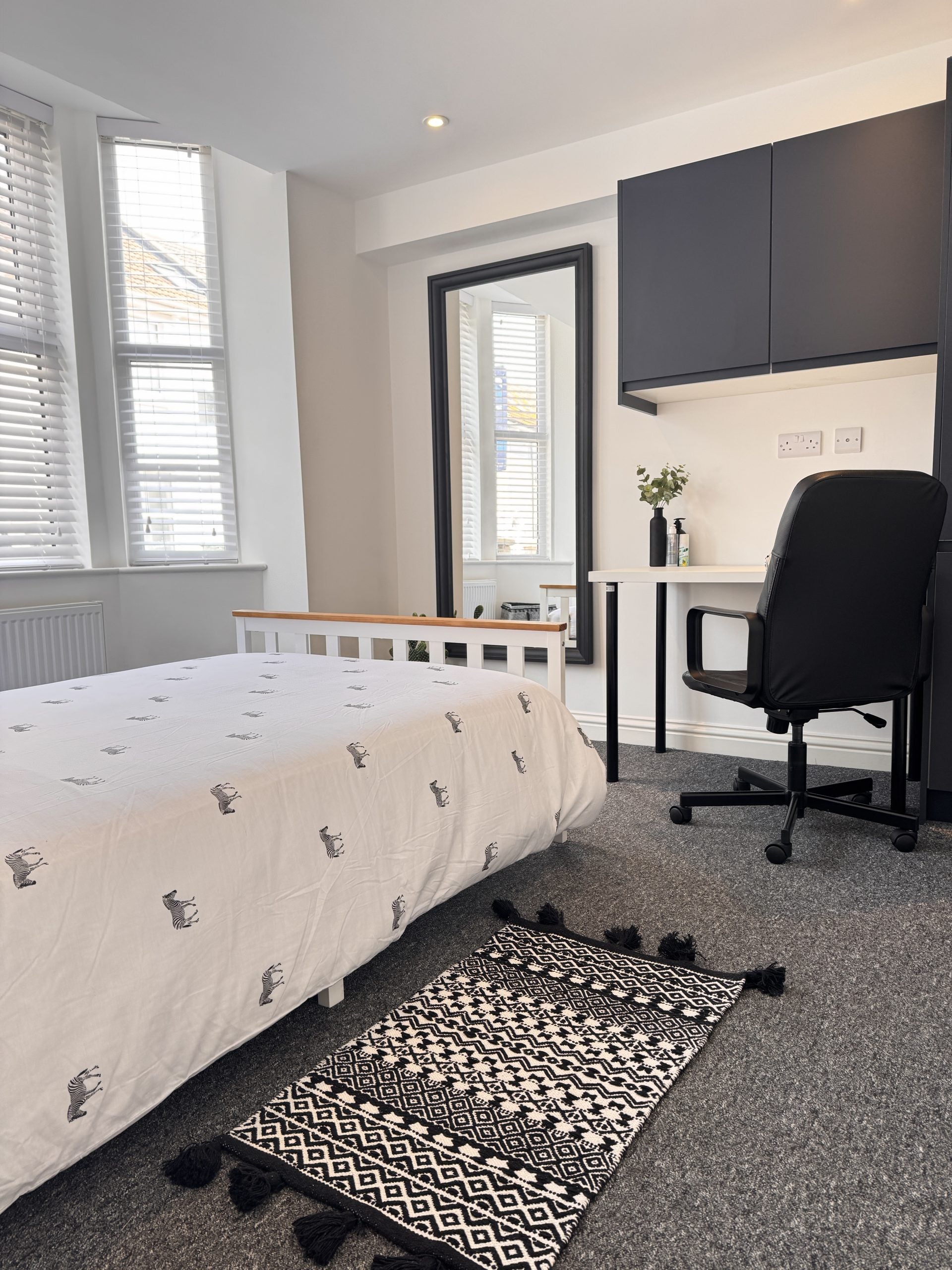 Room Hudson Road in Portsmouth