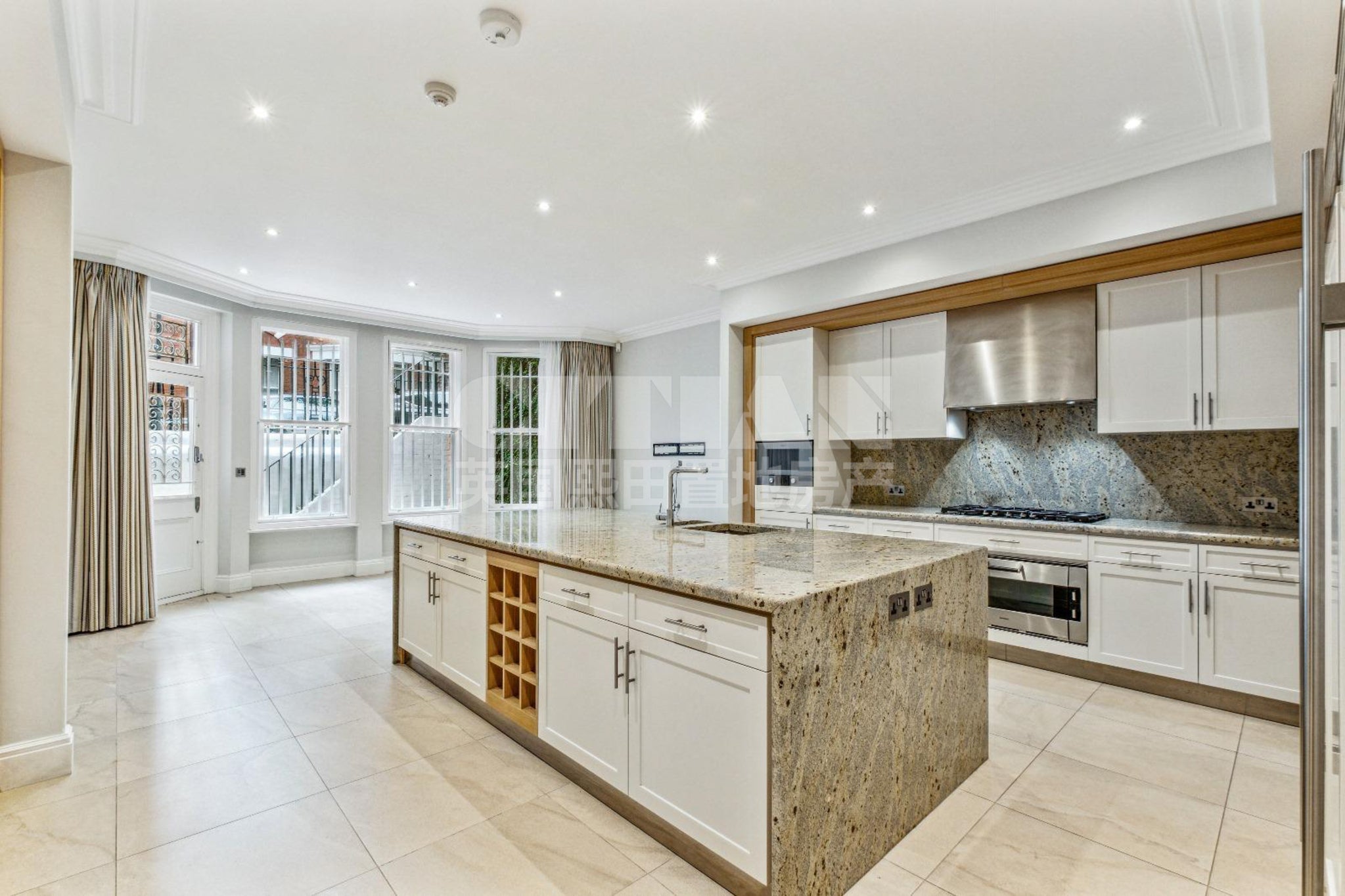 House Cheniston Gardens in Greater London