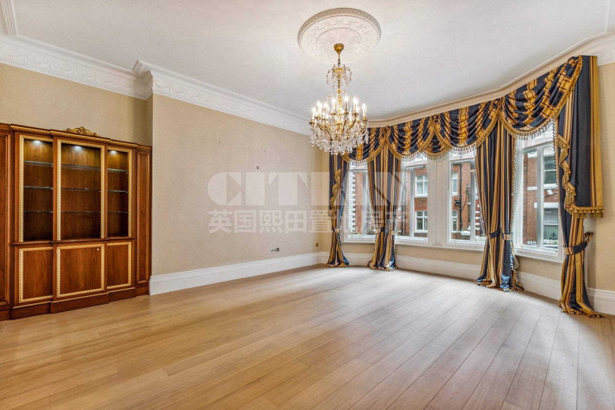 House Cheniston Gardens in Greater London