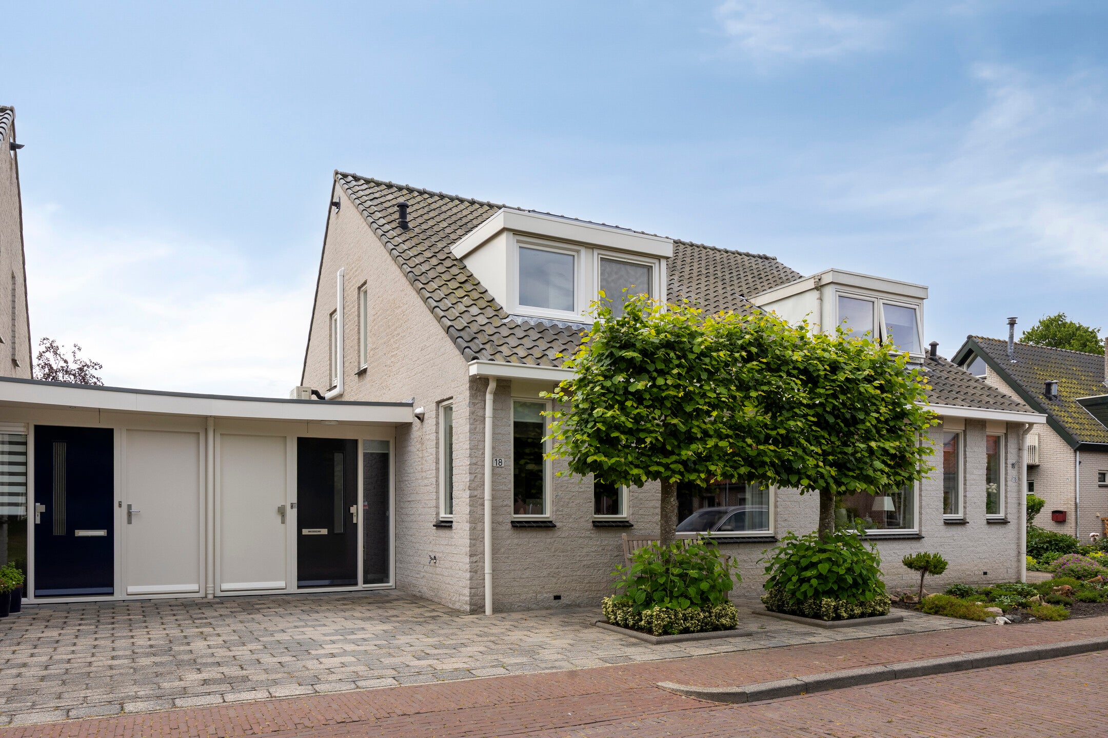 't Lage Burgh 18 in Burgh-Haamstede
