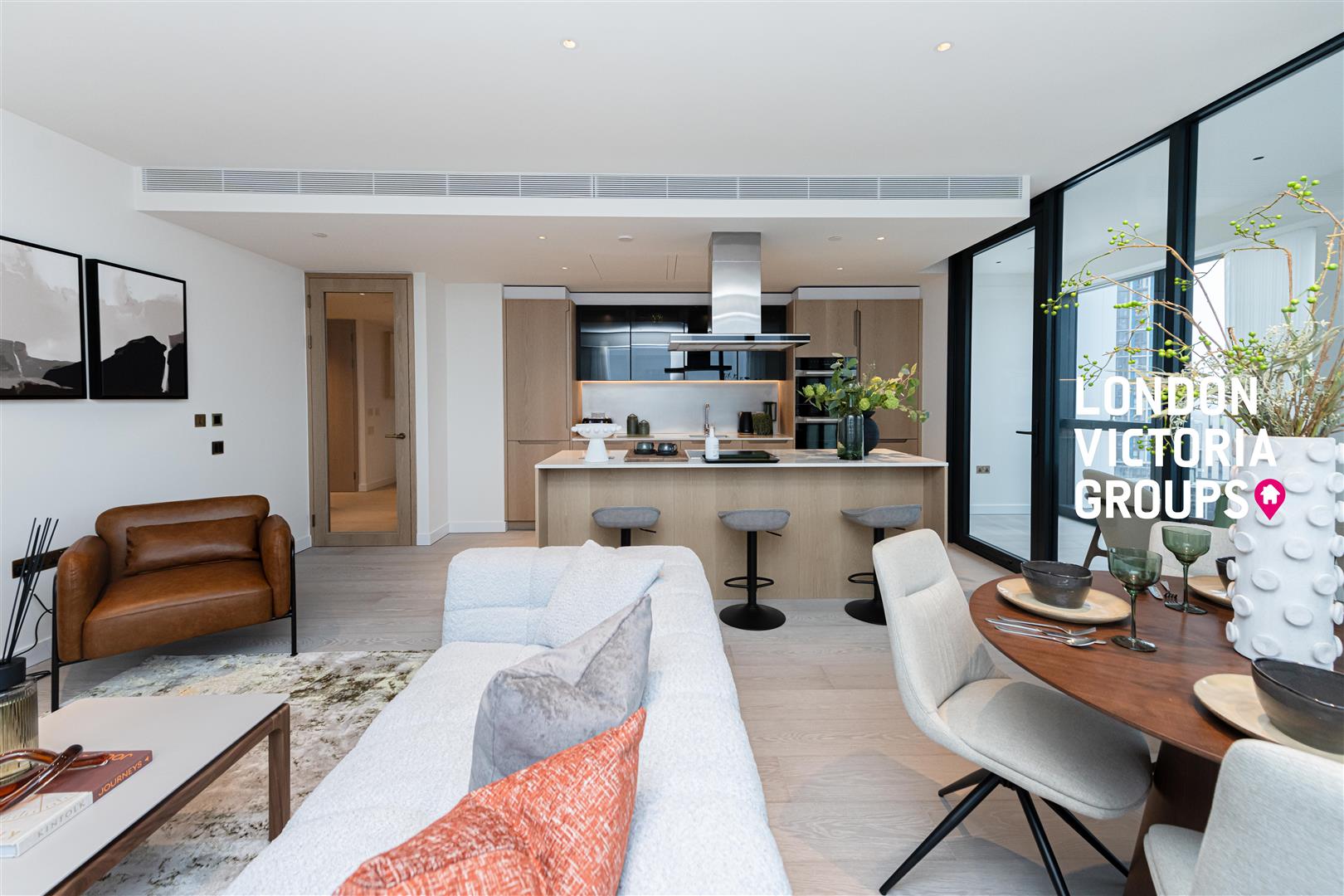 Flat Carnation Way in Greater London