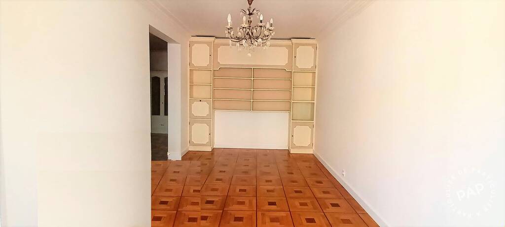 Flat Avenue du Roi Robert in Nice