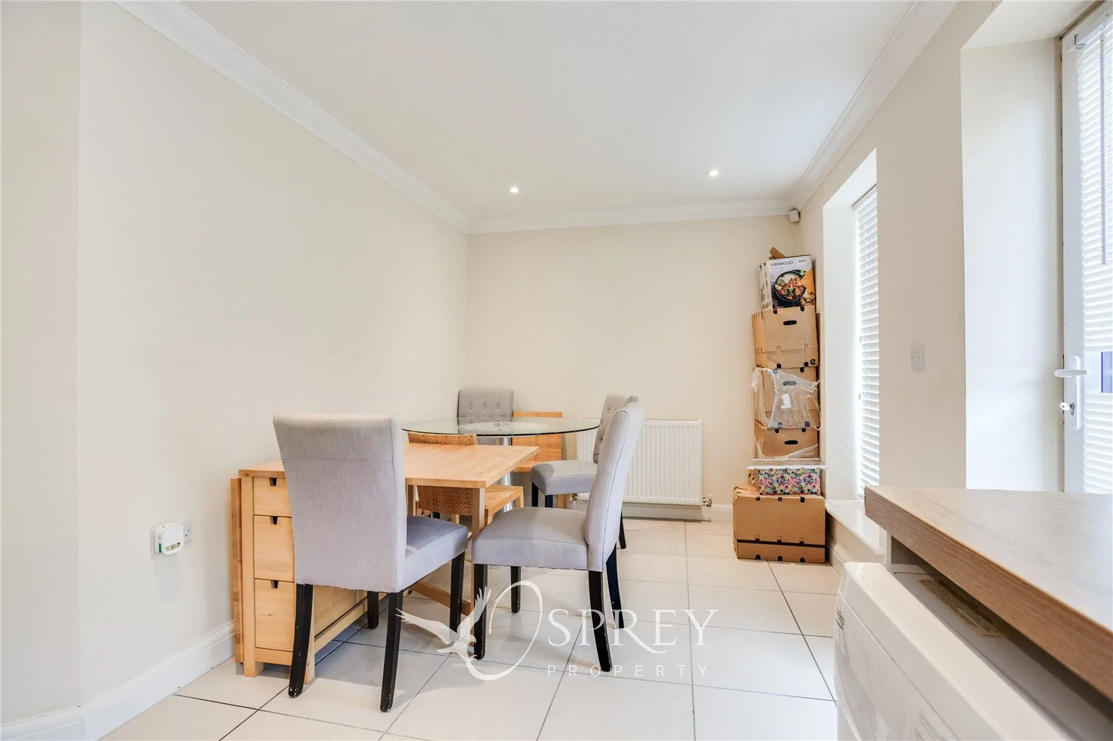 Flat Redworth Court in Leeds