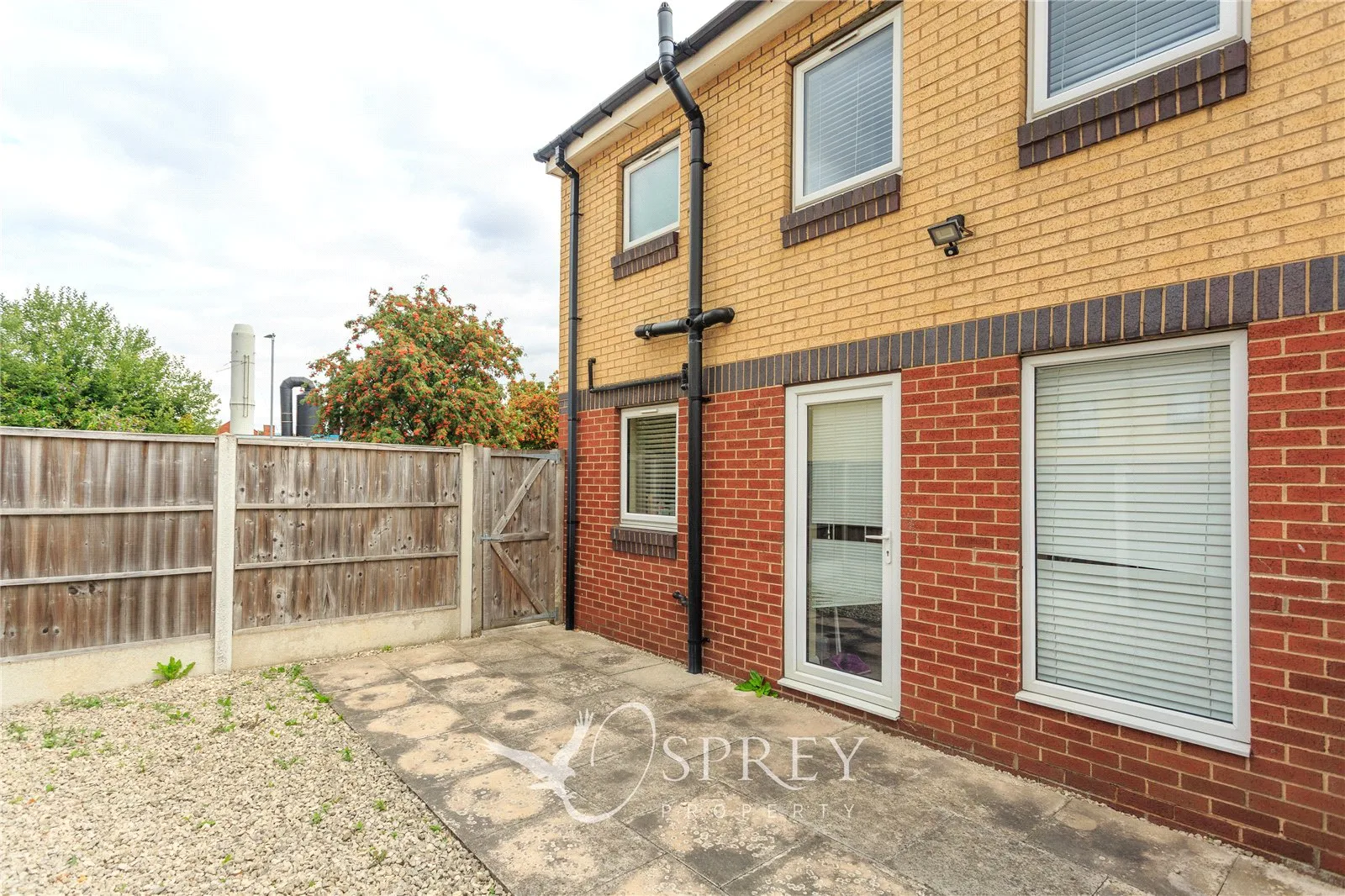 Flat Redworth Court in Leeds