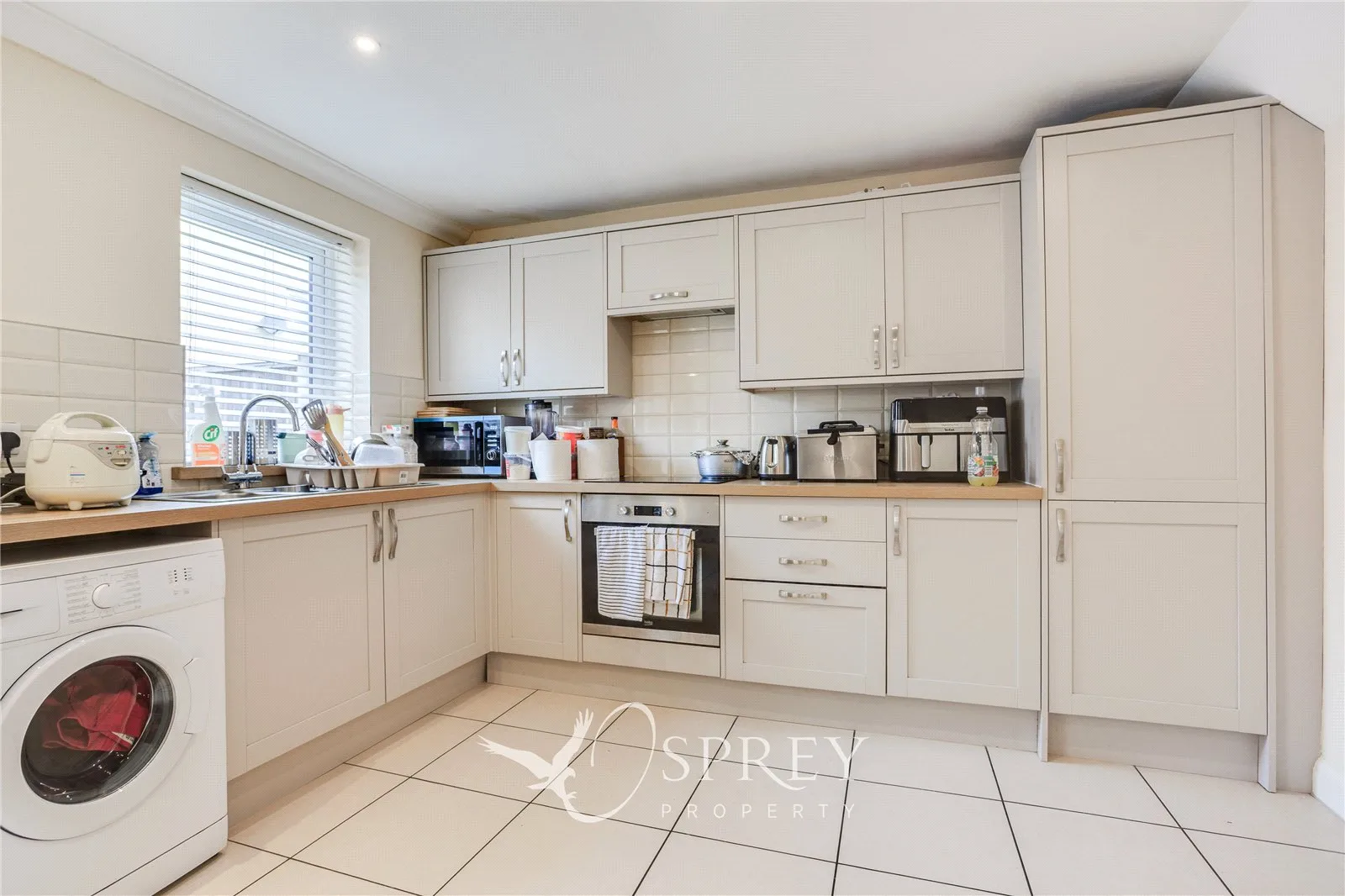 Flat Redworth Court in Leeds
