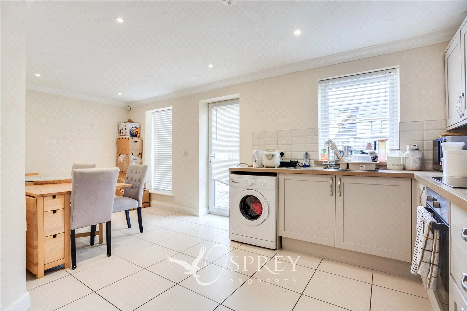 Flat Redworth Court in Leeds