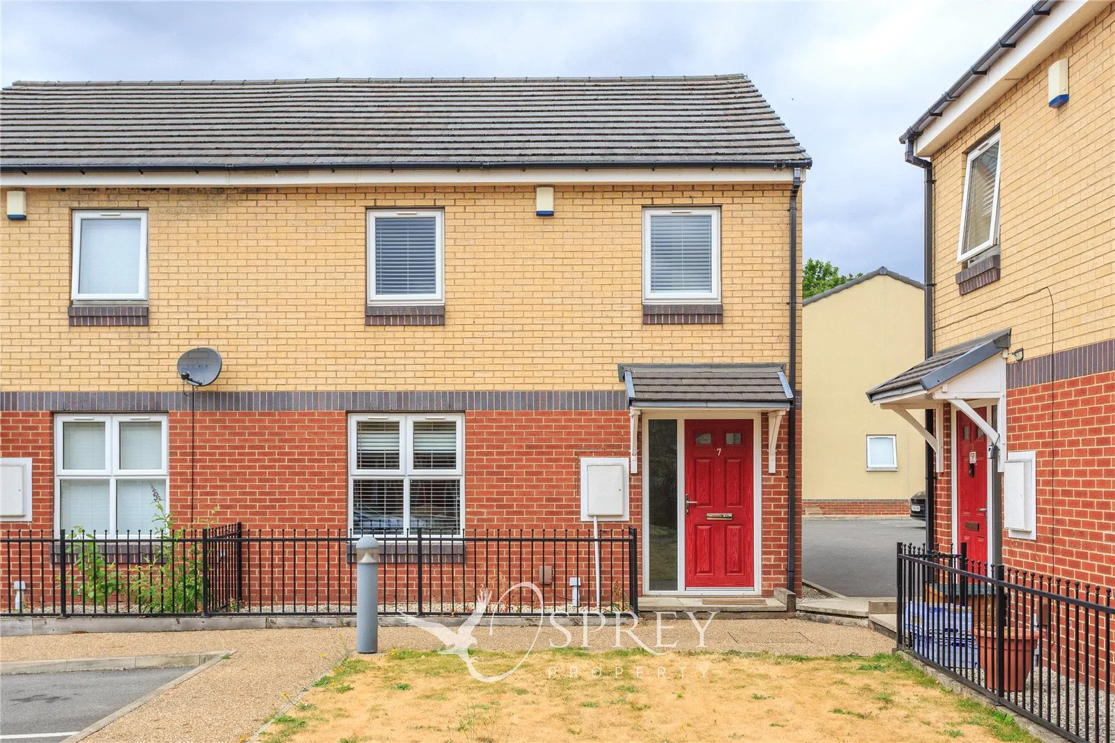 Flat Redworth Court in Leeds