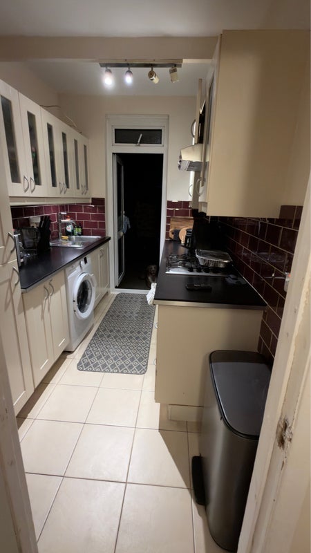 Room Woodmansterne Road in Greater London