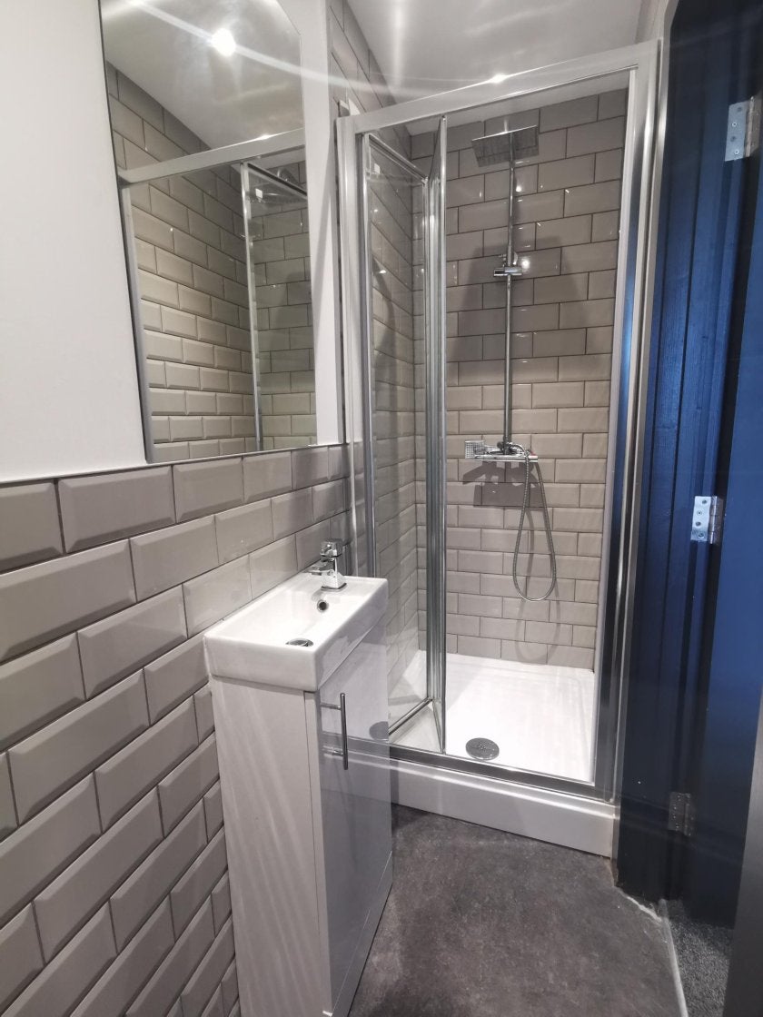 Room Fabian Way in Swansea
