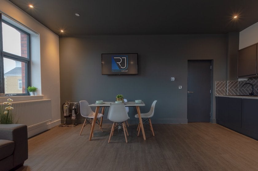 Room Fabian Way in Swansea