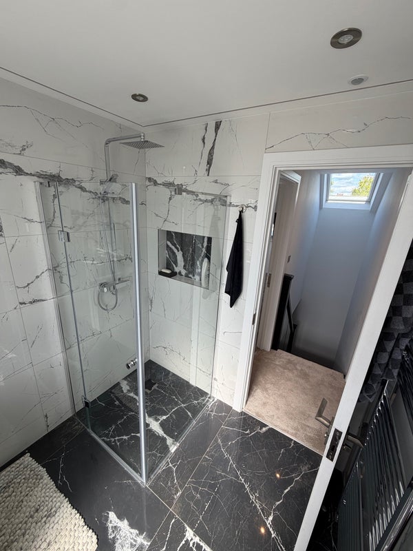Room Bowes Road in Greater London
