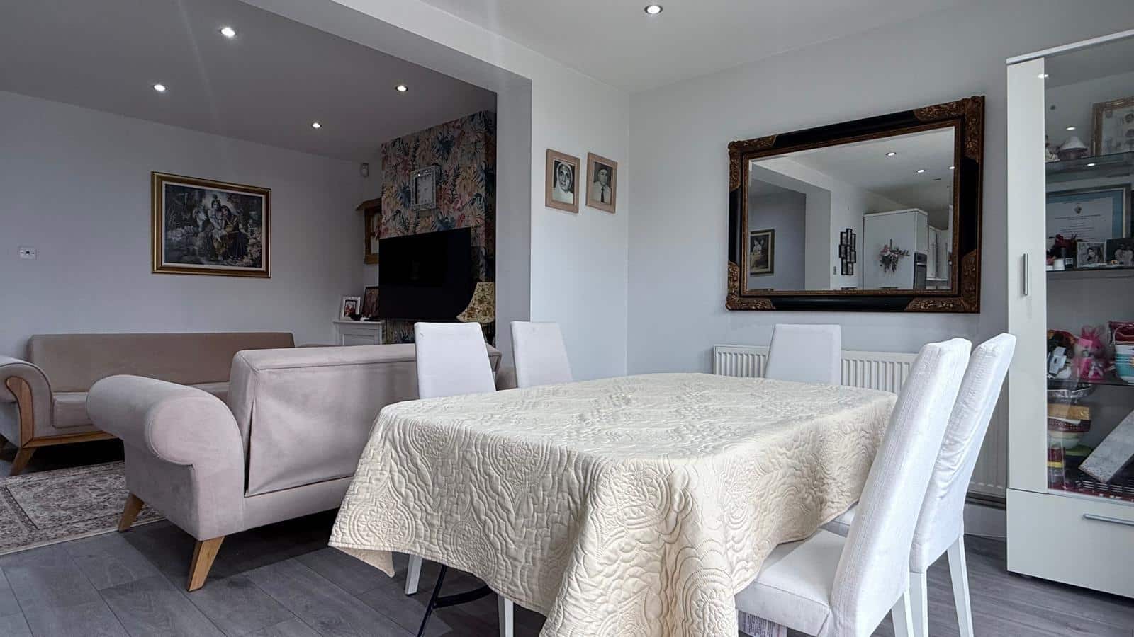 House Cottesmore Avenue in Greater London