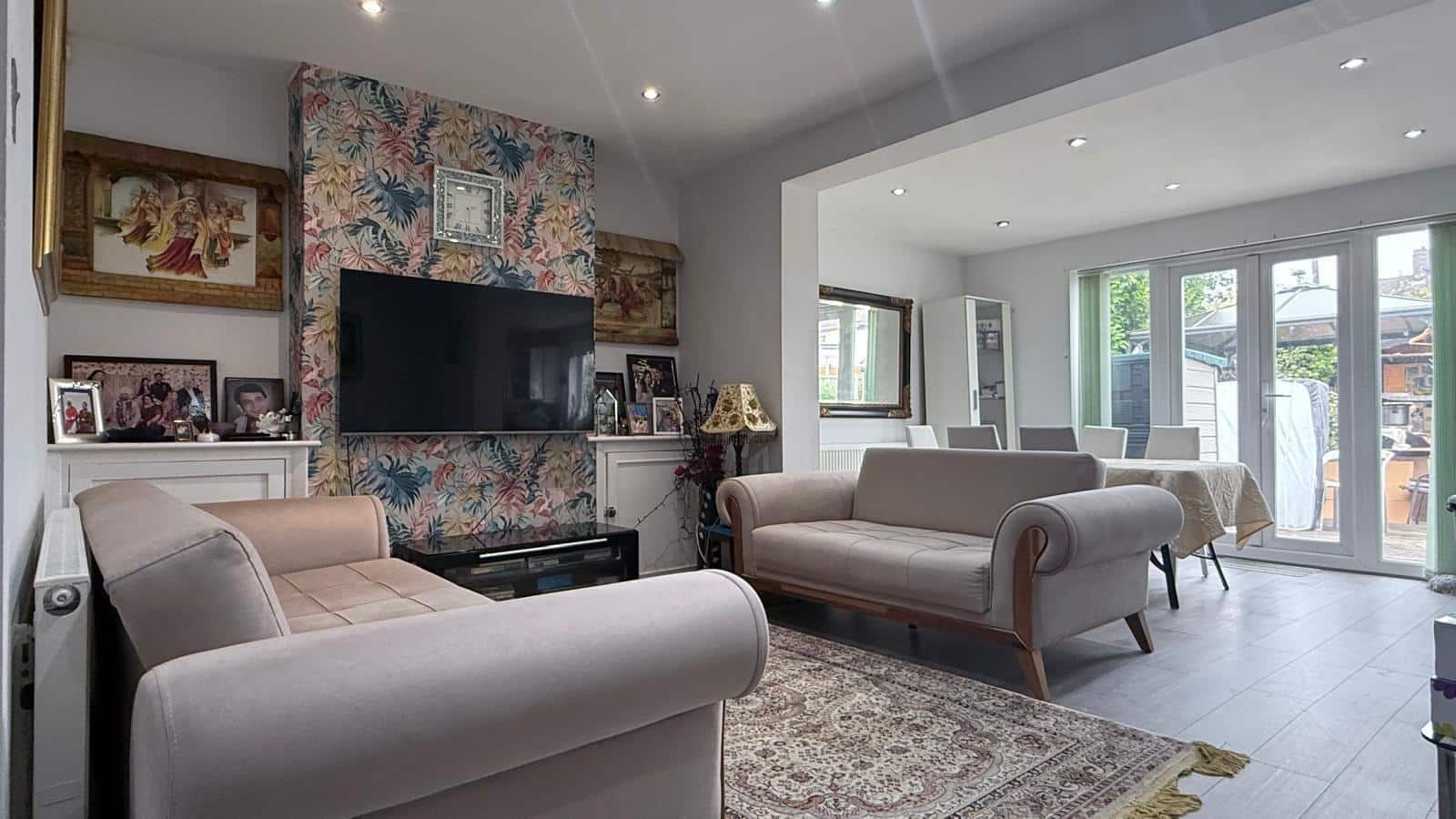 House Cottesmore Avenue in Greater London
