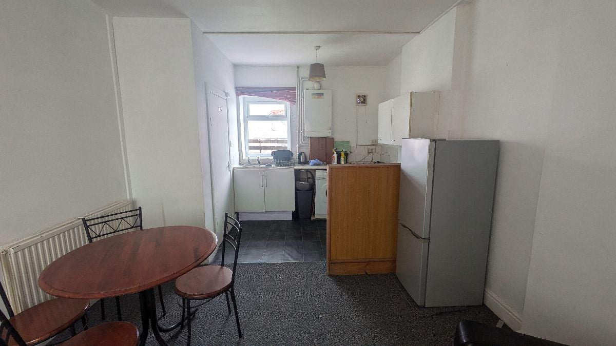 Flat Crwys Road in Cardiff