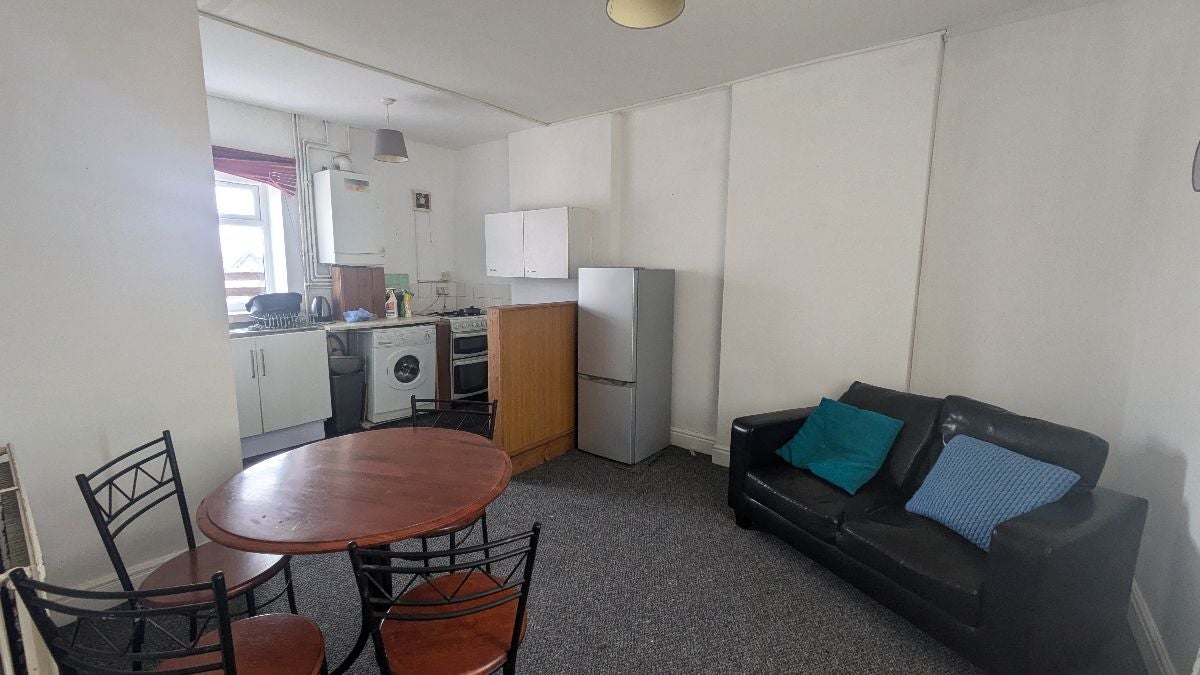 Flat Crwys Road in Cardiff