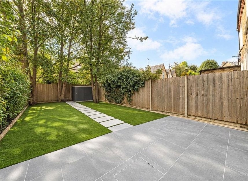 House Crescent Way in Greater London