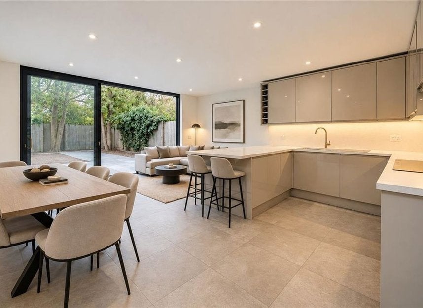 House Crescent Way in Greater London