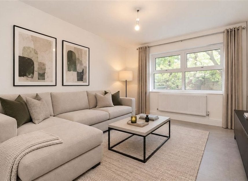 House Crescent Way in Greater London