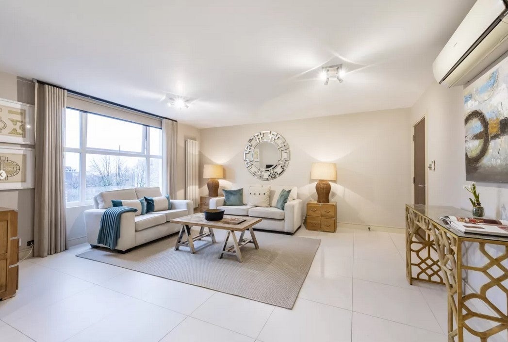 Flat Finchley Road in Greater London