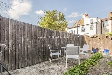 Flat Coverton Road in Greater London